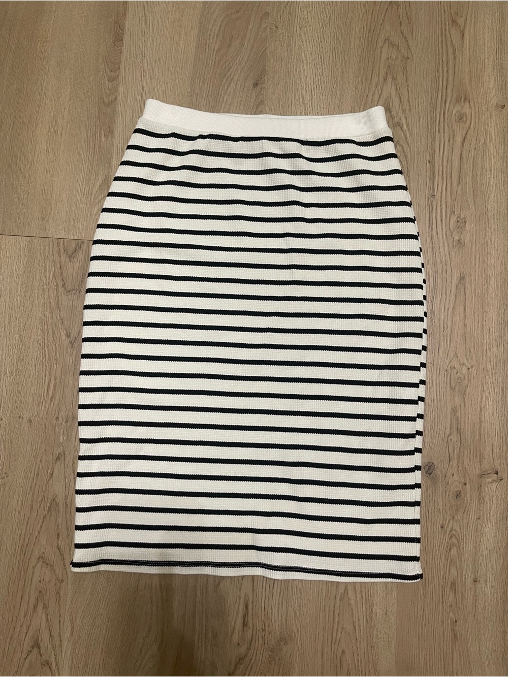 Classic Striped Pencil Skirt - White & Black (M)